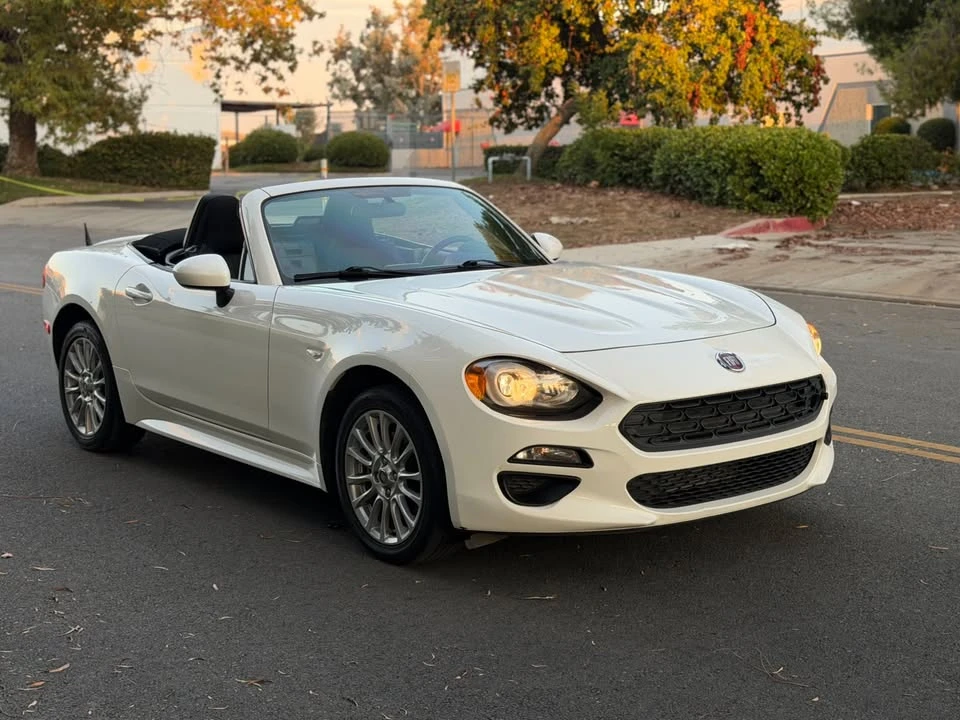 2017 Fiat 124 Spider - Image 5 of 19