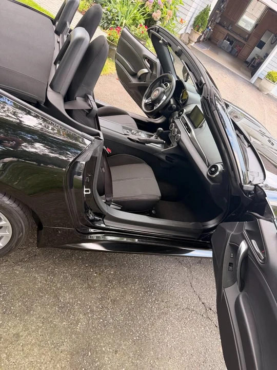 2017 Fiat 124 Spider - Image 2 of 20