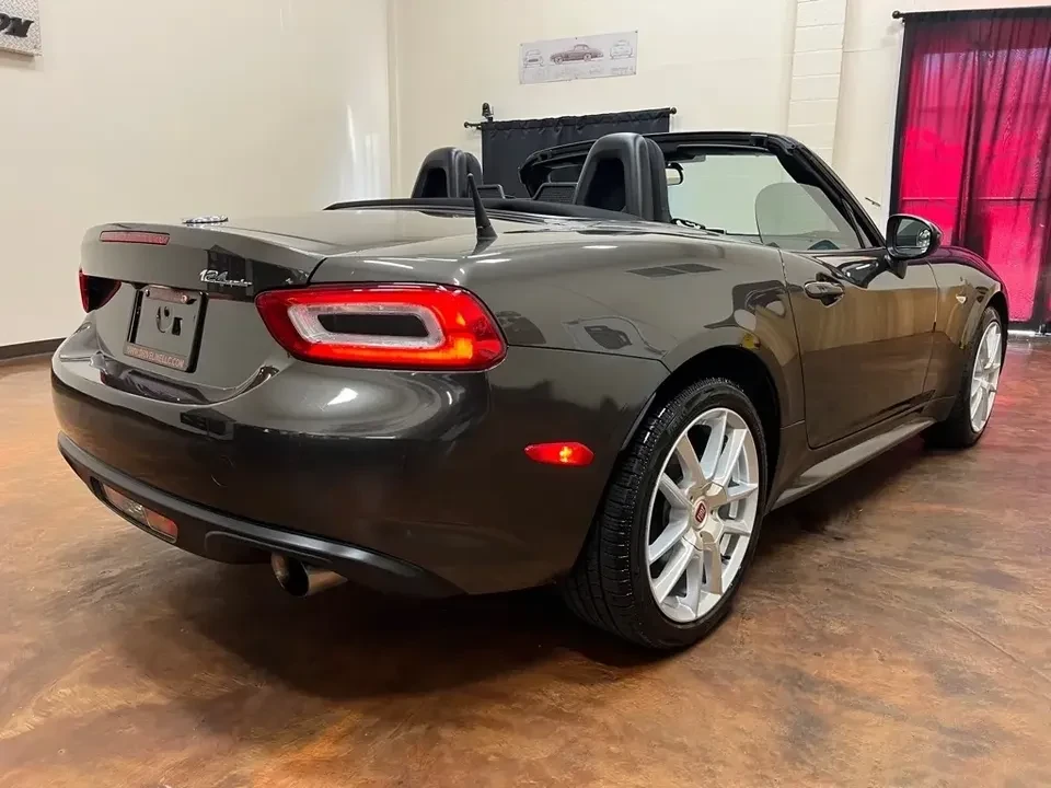 2017 Fiat 124 Spider - Image 5 of 13