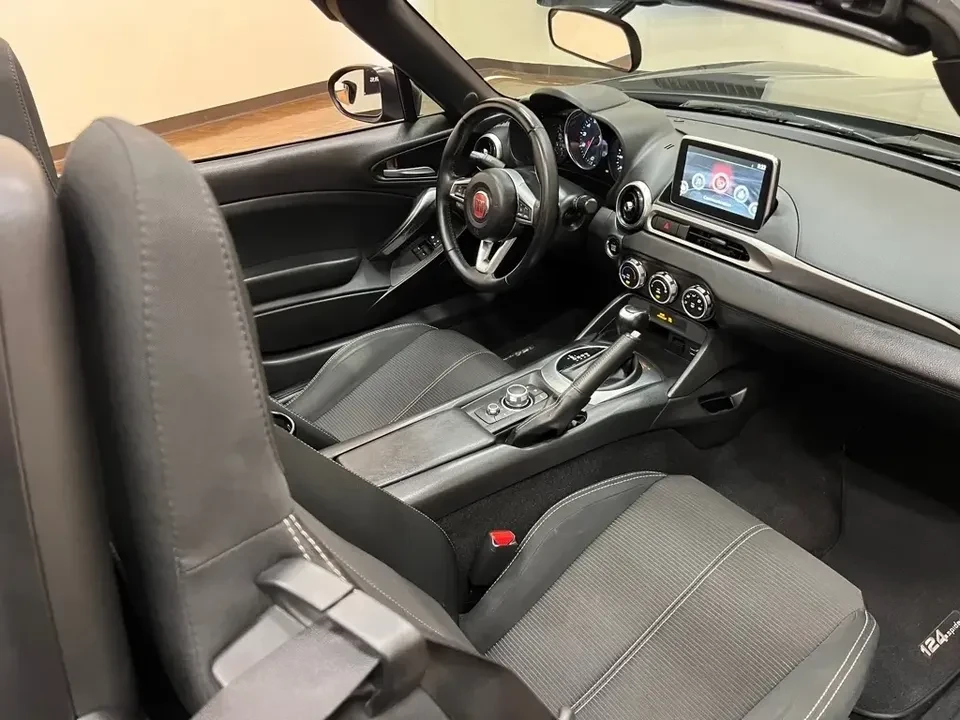 2017 Fiat 124 Spider - Image 12 of 13