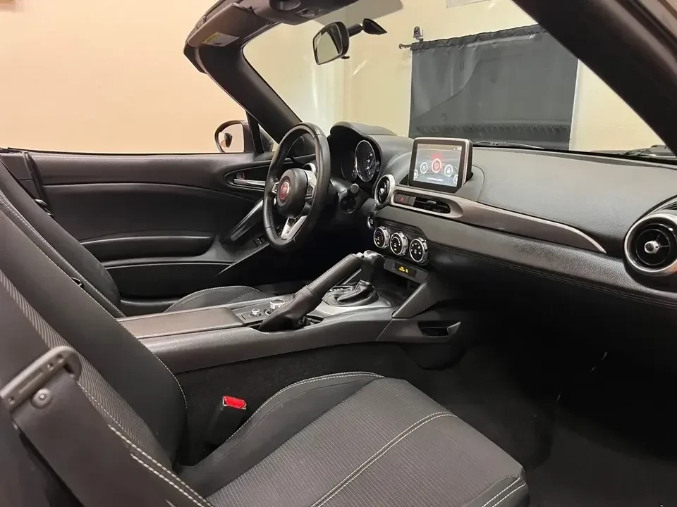 2017 Fiat 124 Spider - Image 10 of 13