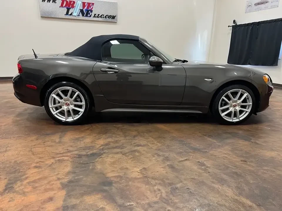 2017 Fiat 124 Spider - Image 10 of 17