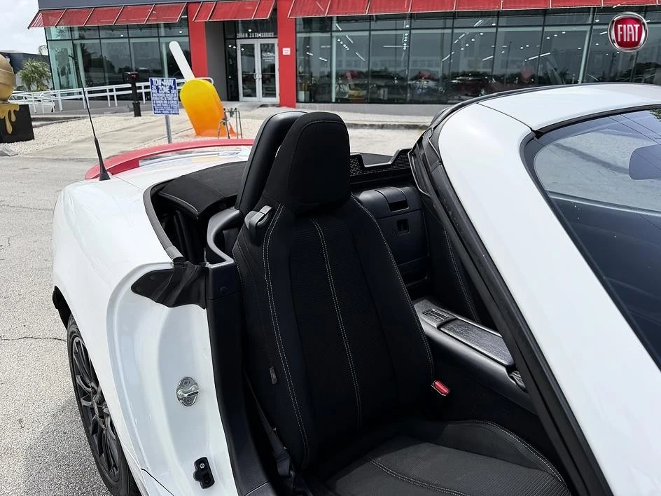 2017 Fiat 124 Spider - Image 11 of 22