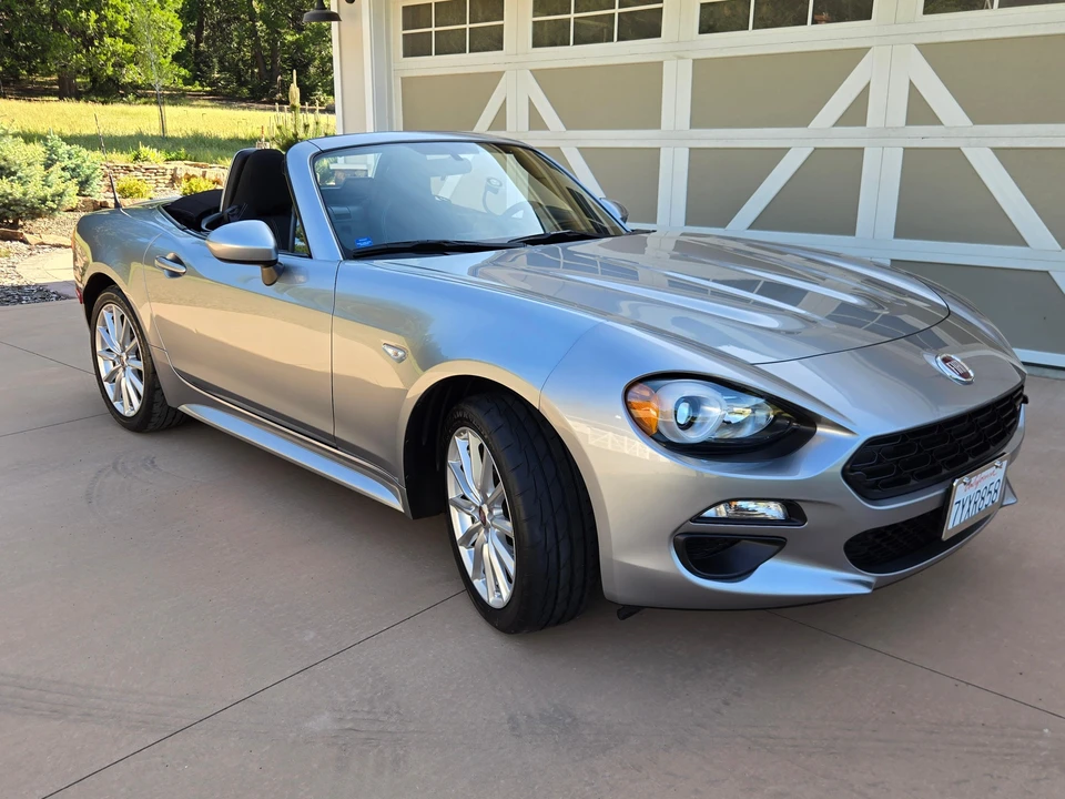 2017 Fiat 124 Spider - Image 8 of 31