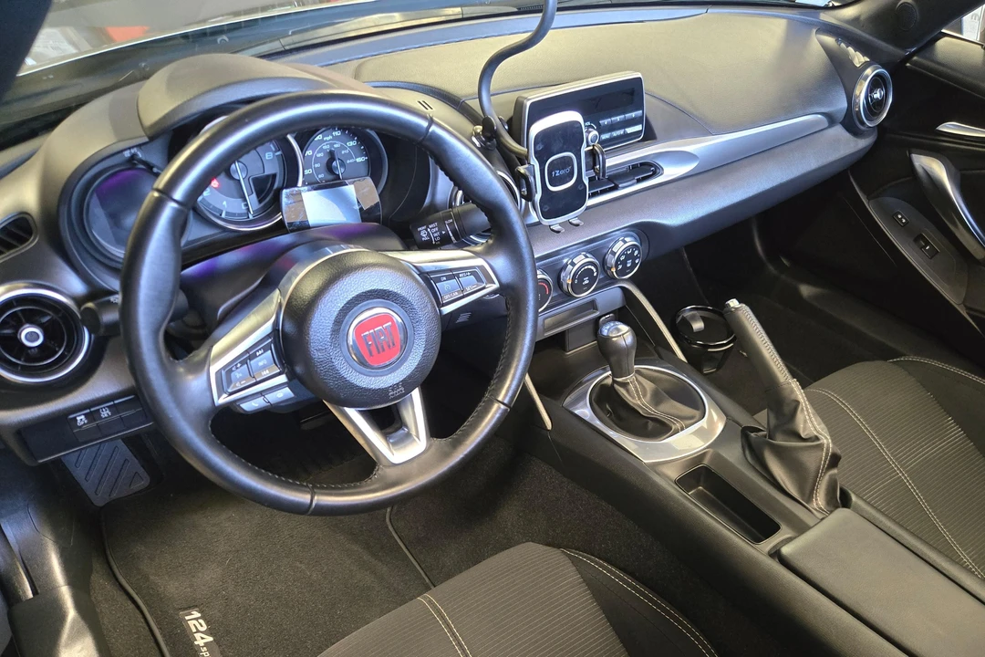 2017 Fiat 124 Spider - Image 28 of 31