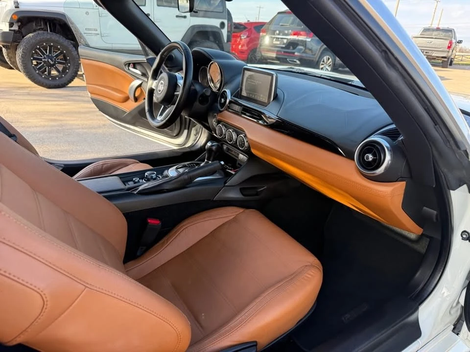 2017 Fiat 124 Spider - Image 11 of 20