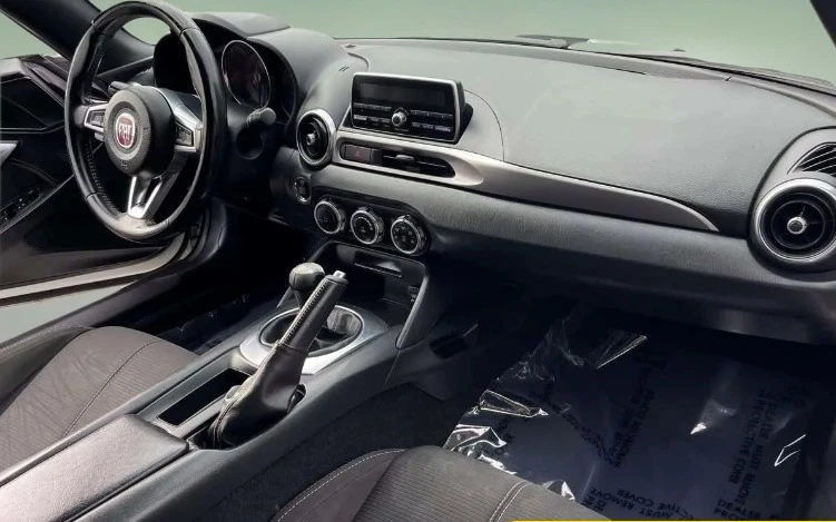 2017 Fiat 124 Spider - Image 4 of 9