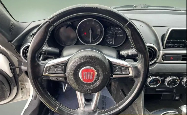 2017 Fiat 124 Spider - Image 5 of 9