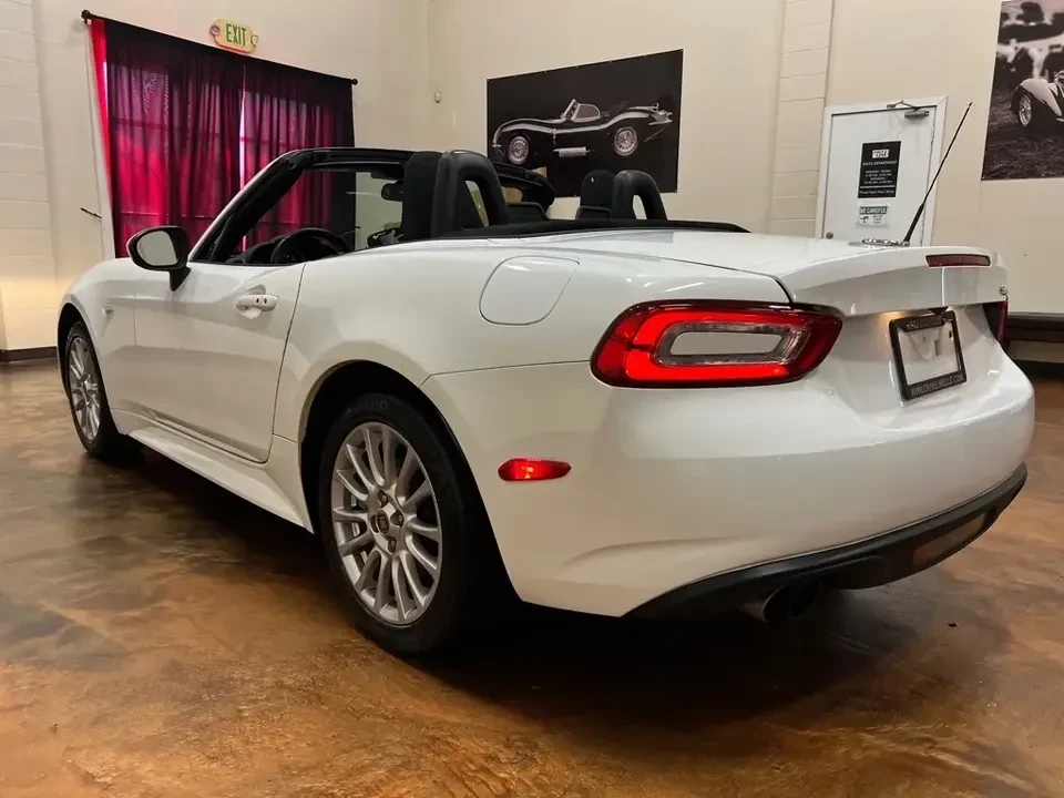 2017 Fiat 124 Spider - Image 19 of 20