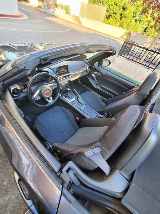 2017 Fiat 124 Spider - Image 11 of 12