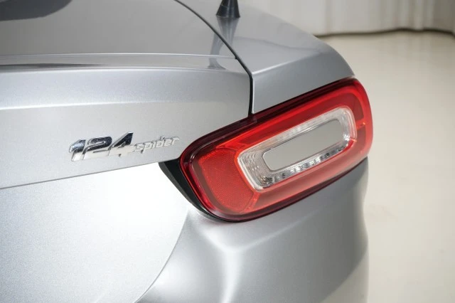 2017 Fiat 124 Spider - Image 25 of 31