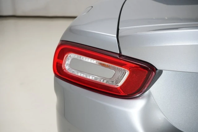 2017 Fiat 124 Spider - Image 24 of 31
