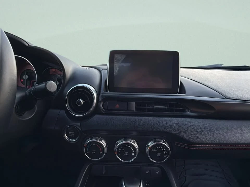 2017 Fiat 124 Spider - Image 11 of 17