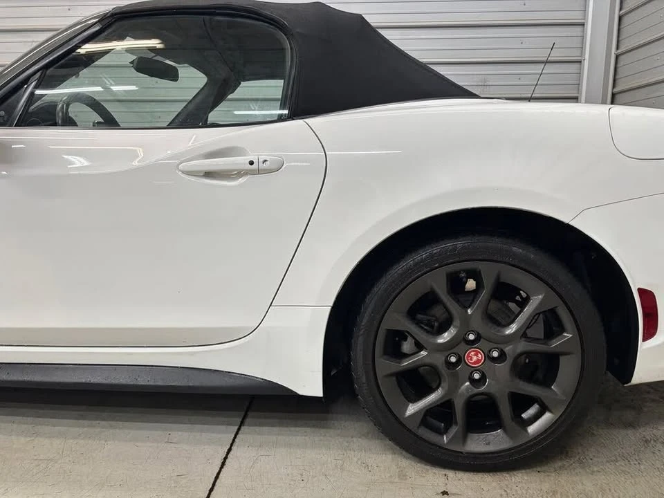 2017 Fiat 124 Spider - Image 8 of 19