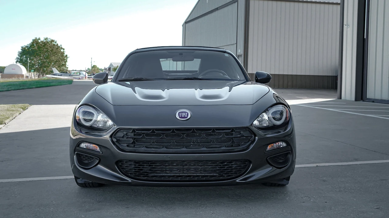 2017 Fiat 124 Spider - Image 2 of 31