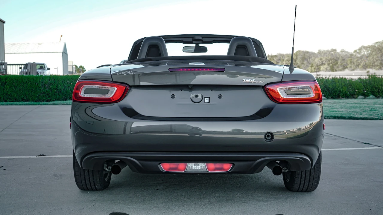 2017 Fiat 124 Spider - Image 3 of 31