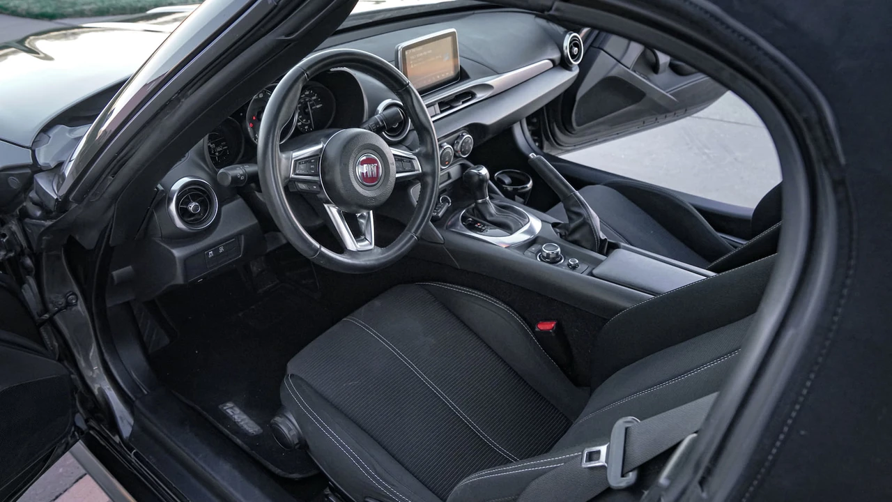 2017 Fiat 124 Spider - Image 5 of 31