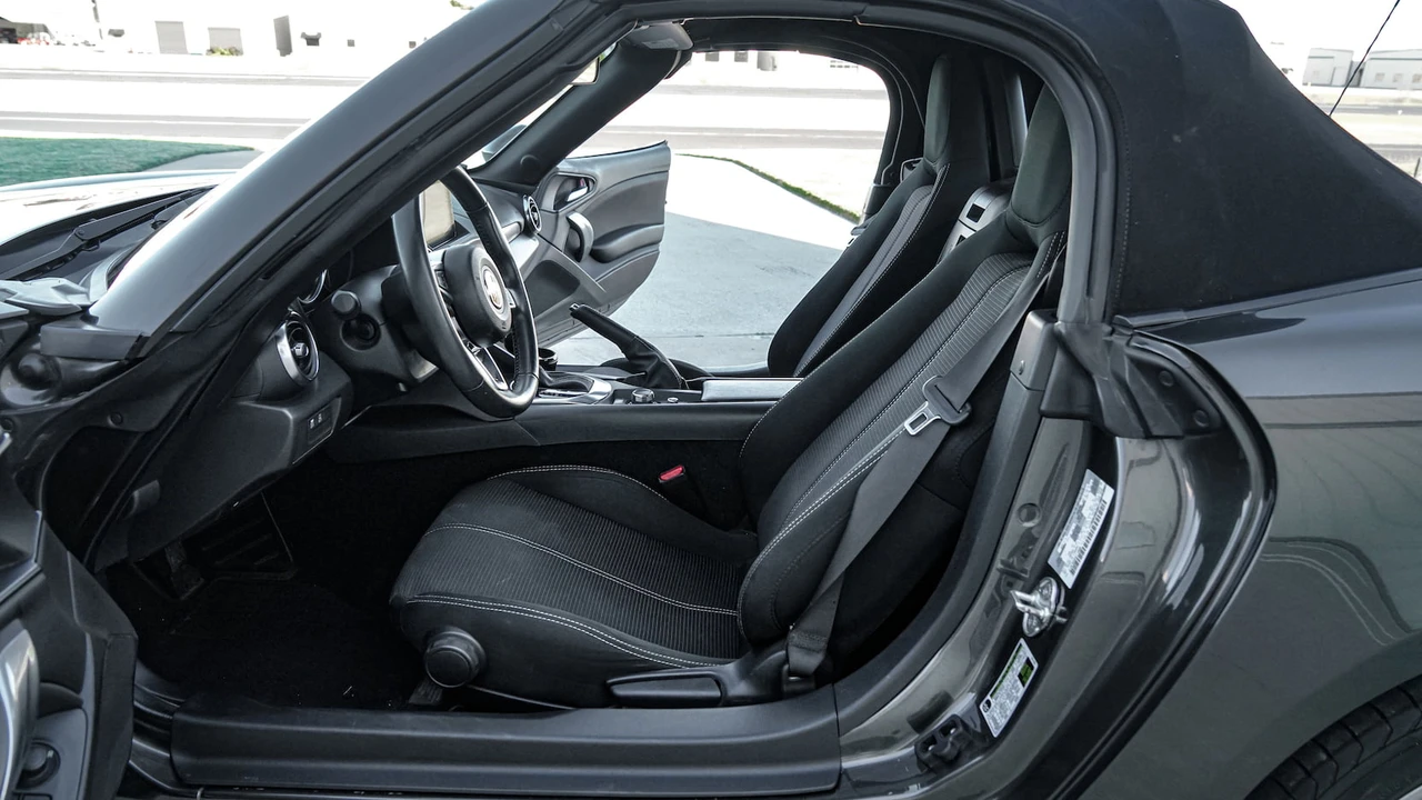 2017 Fiat 124 Spider - Image 6 of 31