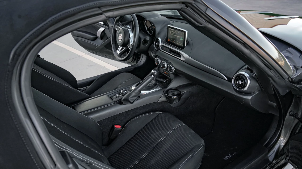 2017 Fiat 124 Spider - Image 9 of 31