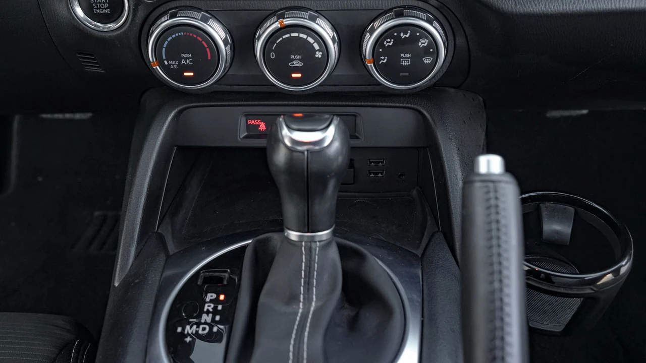 2017 Fiat 124 Spider - Image 14 of 31