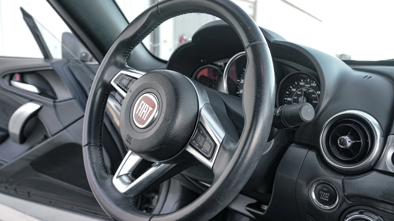 2017 Fiat 124 Spider - Image 15 of 31