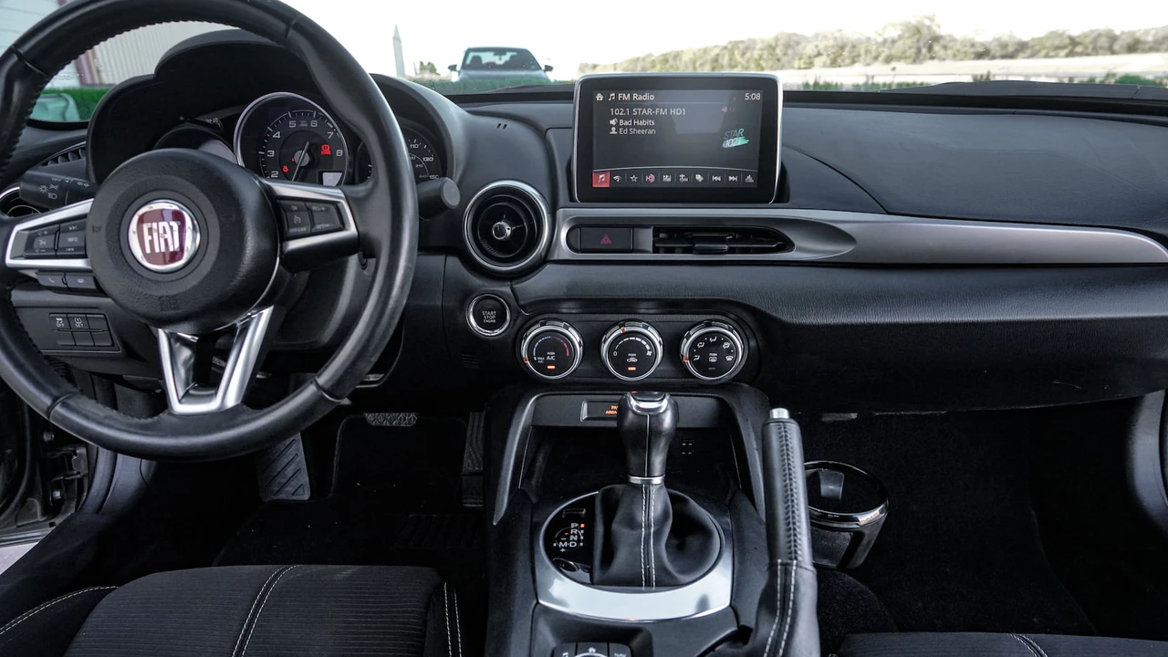 2017 Fiat 124 Spider - Image 17 of 31