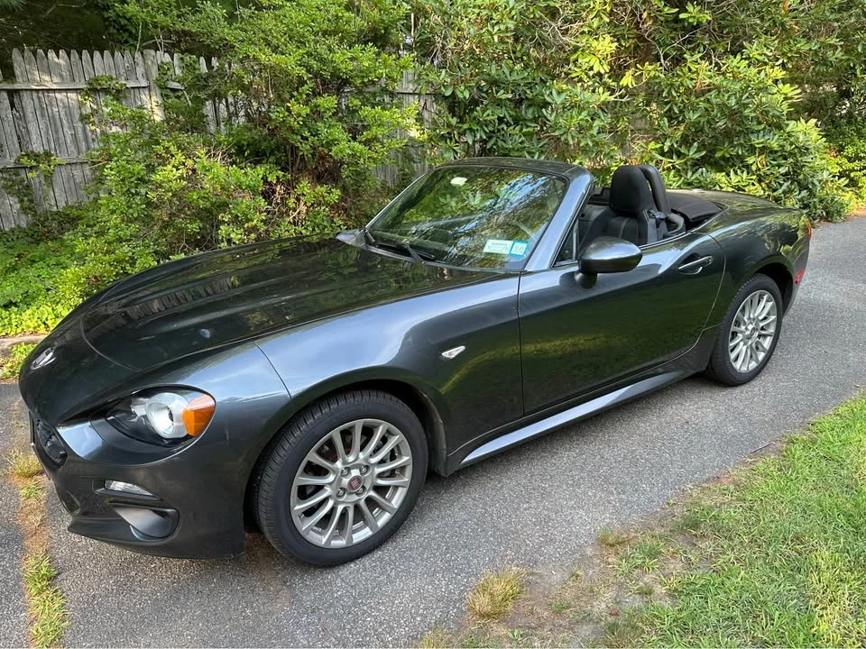 2017 Fiat 124 Spider - Image 2 of 3