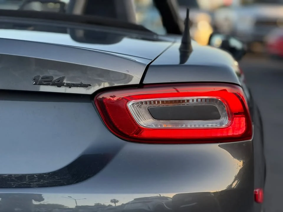 2017 Fiat 124 Spider - Image 8 of 20