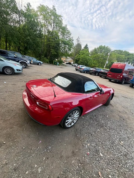2017 Fiat 124 Spider - Image 2 of 10