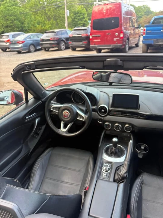 2017 Fiat 124 Spider - Image 9 of 10