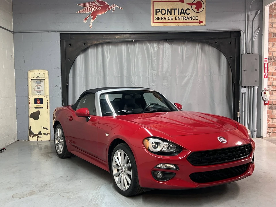2017 Fiat 124 Spider - Image 16 of 31
