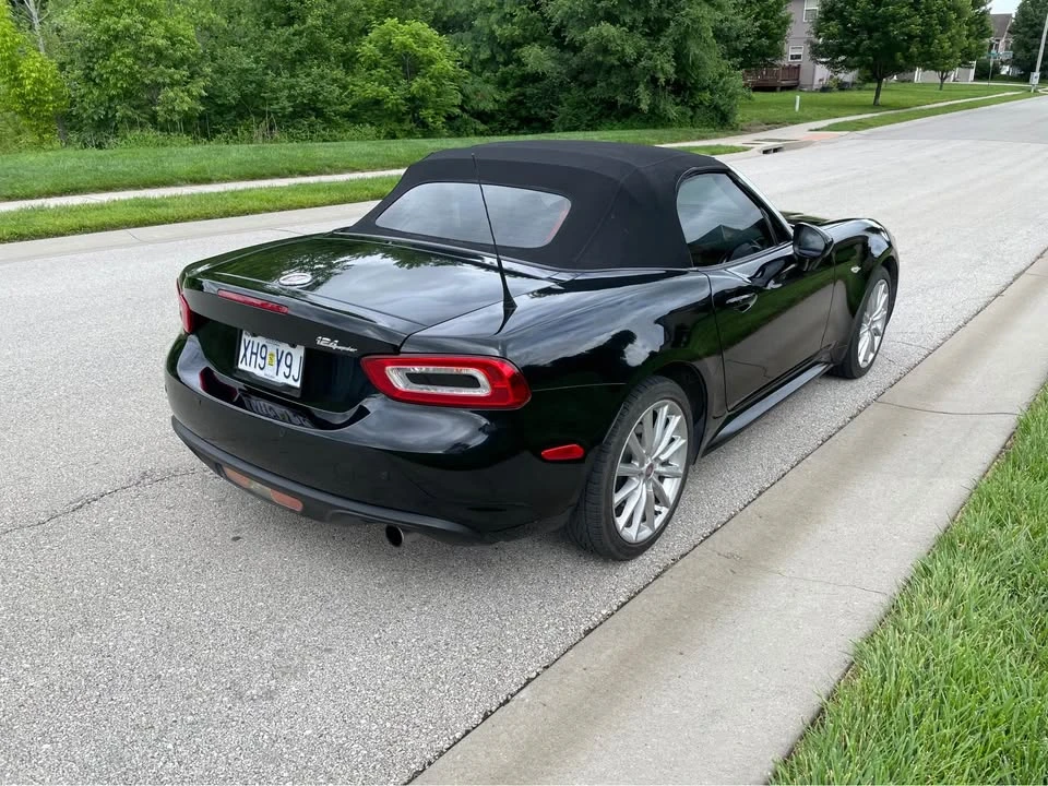 2017 Fiat 124 Spider - Image 11 of 20