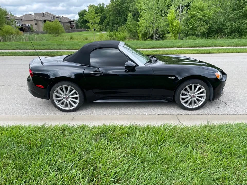 2017 Fiat 124 Spider - Image 9 of 20