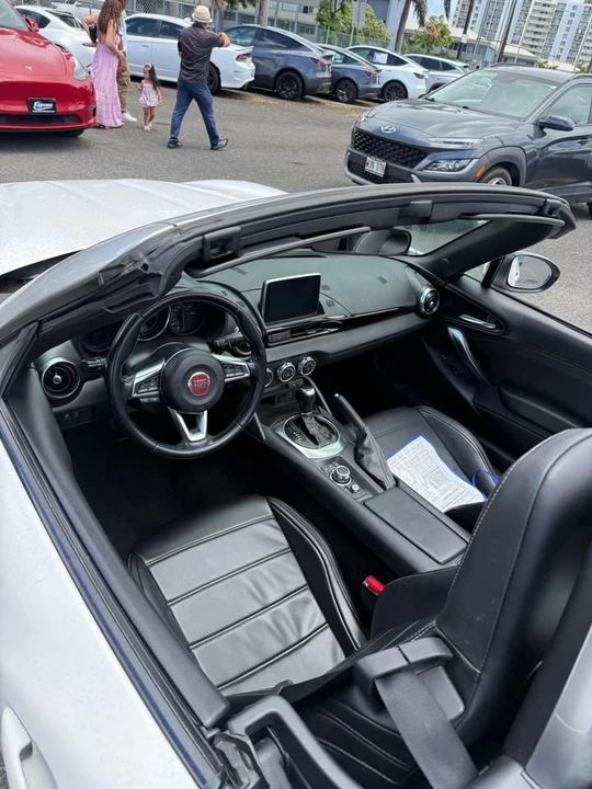 2017 Fiat 124 Spider - Image 9 of 17