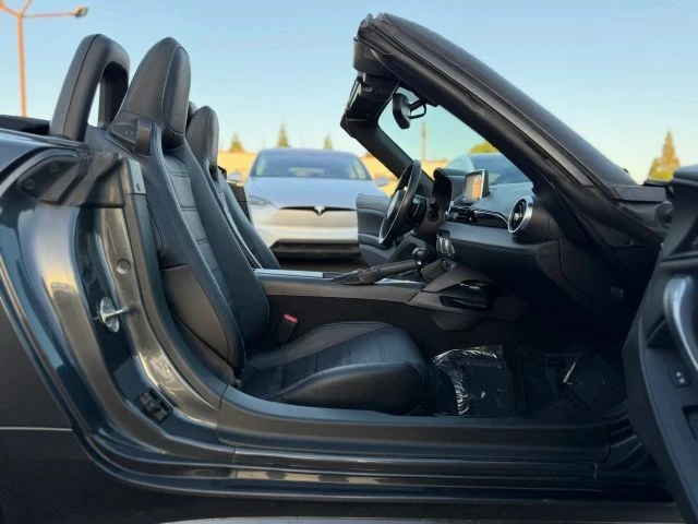 2017 Fiat 124 Spider - Image 12 of 25