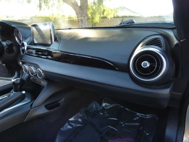 2017 Fiat 124 Spider - Image 19 of 21