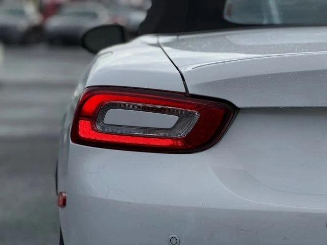 2017 Fiat 124 Spider - Image 9 of 12