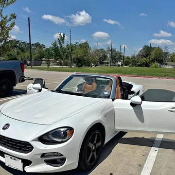 2017 Fiat 124 Spider Lusso Convertible 2D