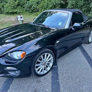 2017 Fiat 124 Spider Lusso Convertible 2D