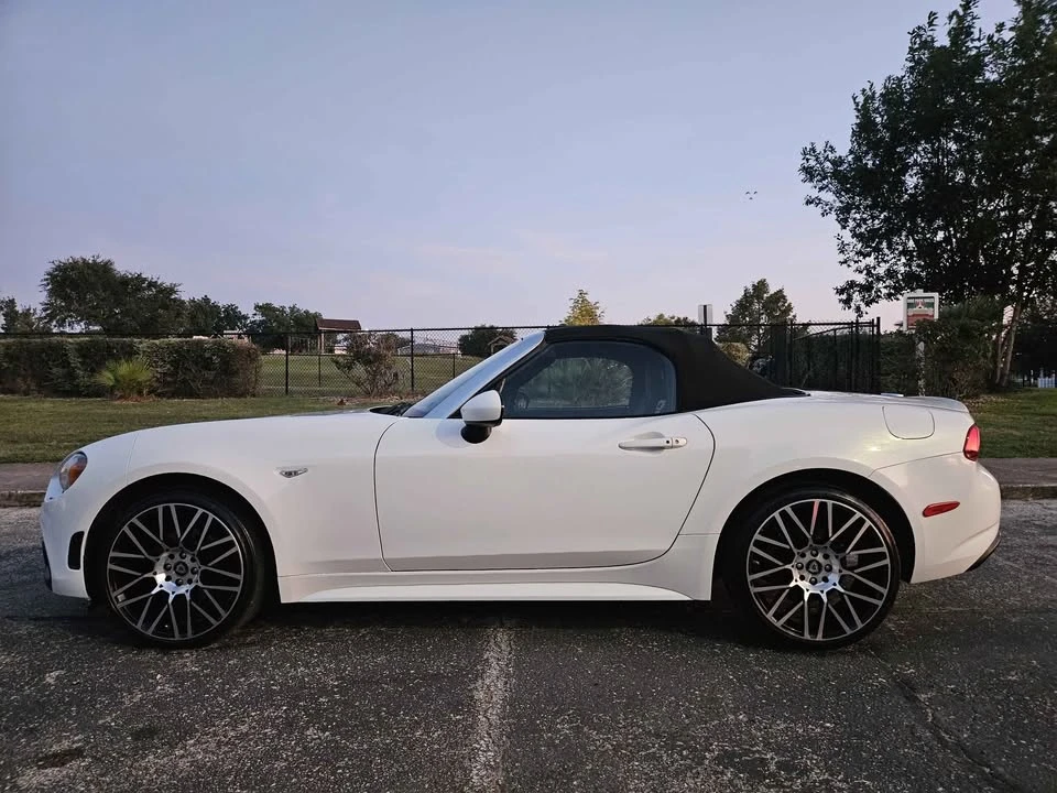 2017 Fiat 124 Spider - Image 5 of 14