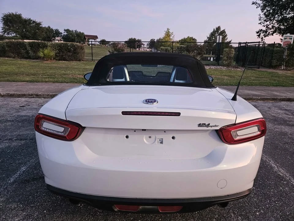 2017 Fiat 124 Spider - Image 11 of 14