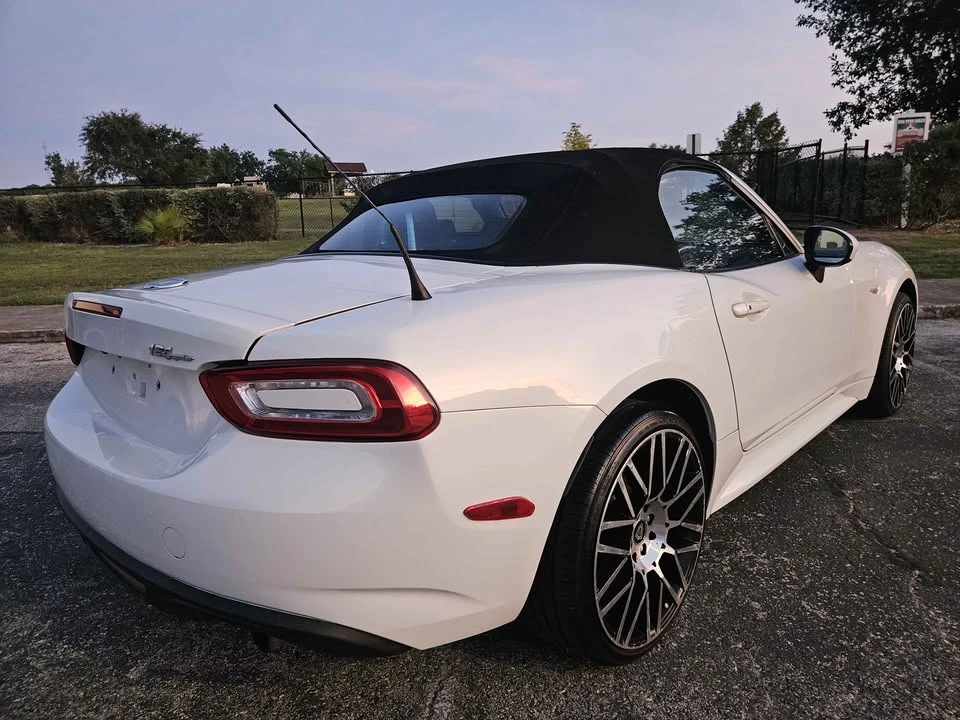 2017 Fiat 124 Spider - Image 9 of 14