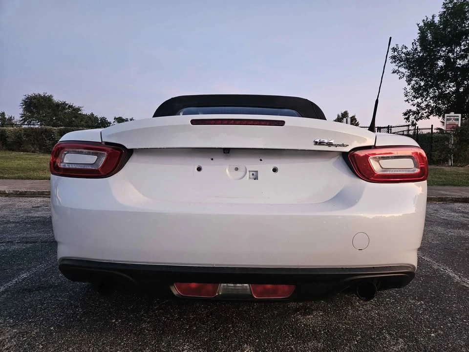 2017 Fiat 124 Spider - Image 10 of 14