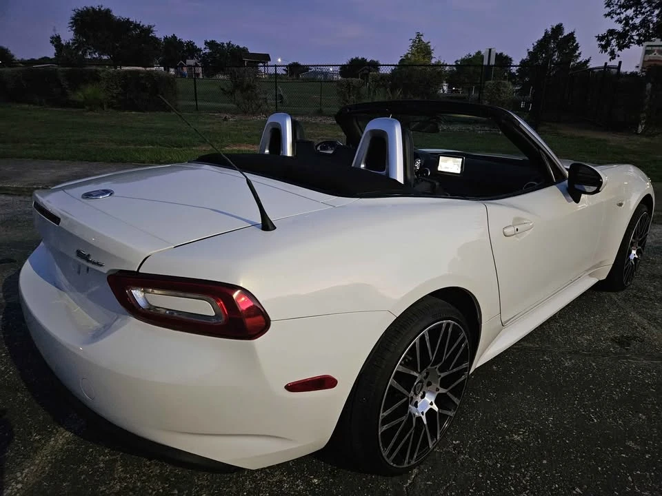2017 Fiat 124 Spider - Image 8 of 14