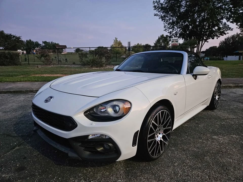 2017 Fiat 124 Spider - Image 2 of 14
