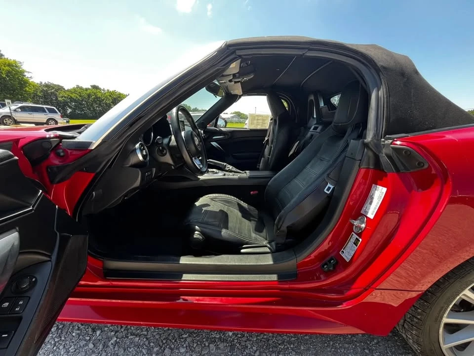 2017 Fiat 124 Spider - Image 10 of 20