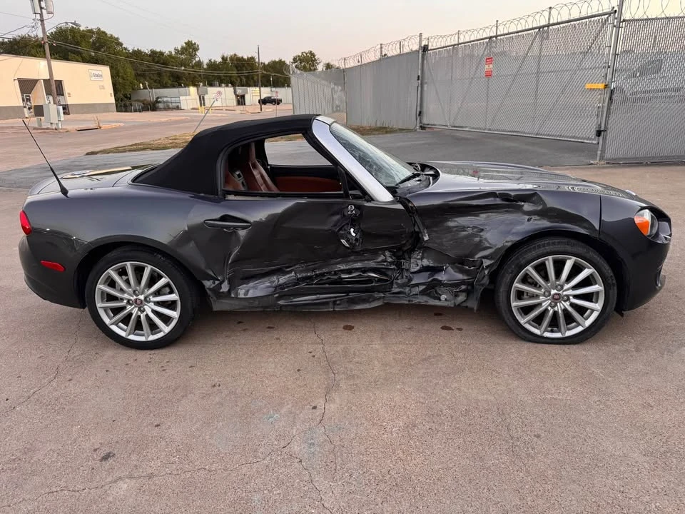 2017 Fiat 124 Spider - Image 2 of 10