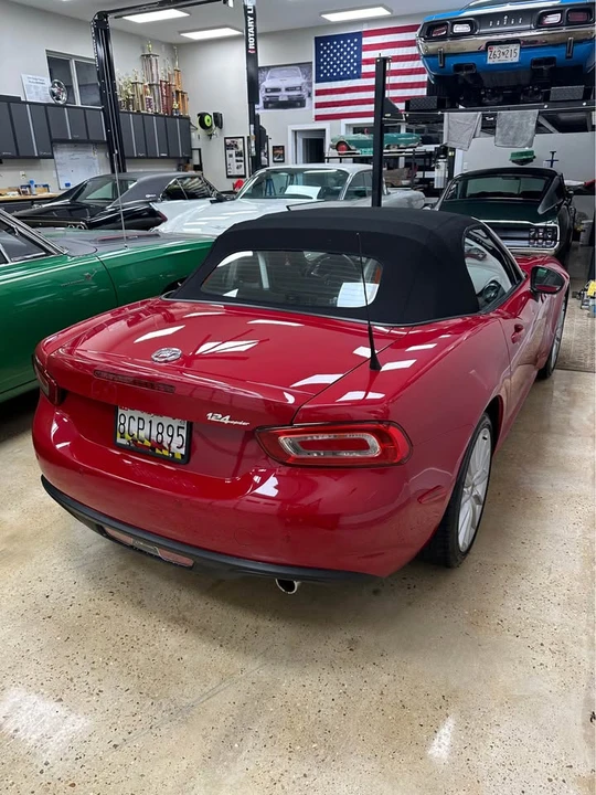 2017 Fiat 124 Spider - Image 2 of 4