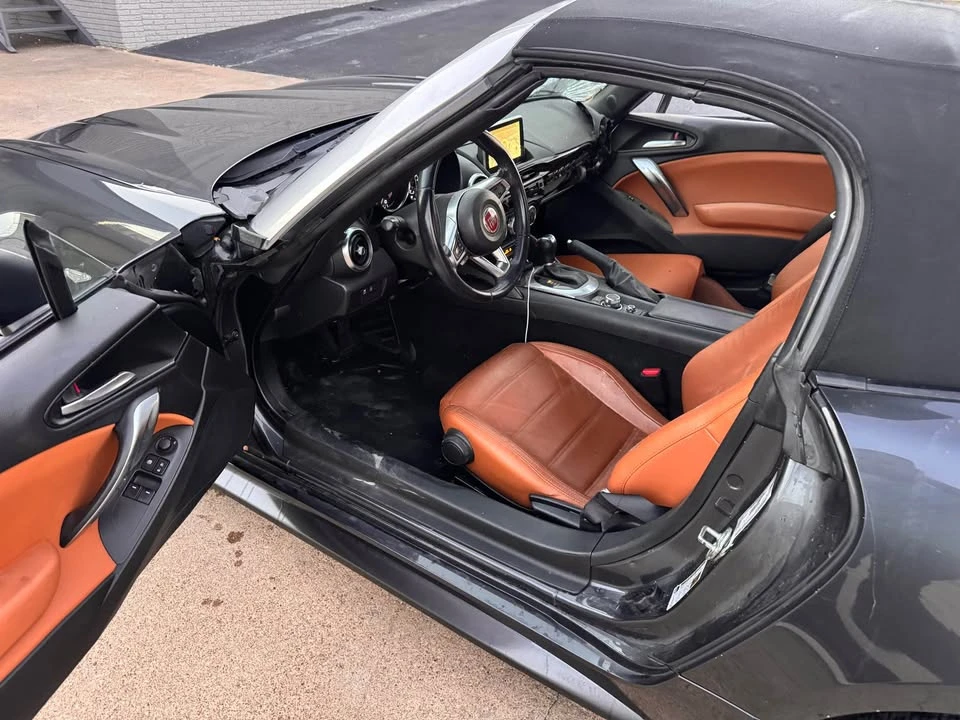 2017 Fiat 124 Spider - Image 9 of 10