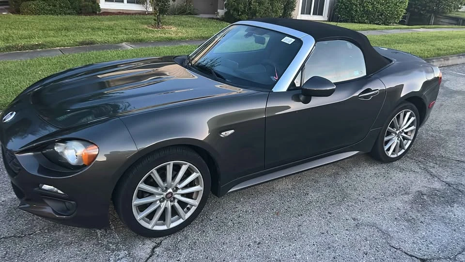 2017 Fiat 124 Spider - Image 2 of 3
